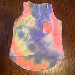 Tye Die tank, size large